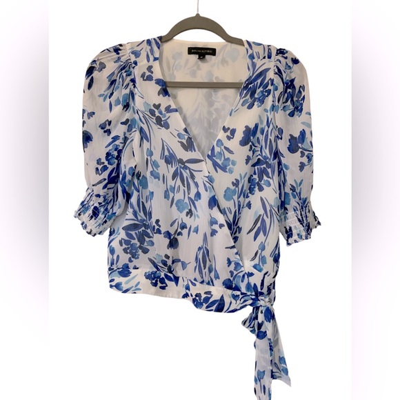 Banana Republic Tops - Banana Republic Blue White Floral Crepe Wrap Tie Top Adjustable Waist 3/4 sleeve
